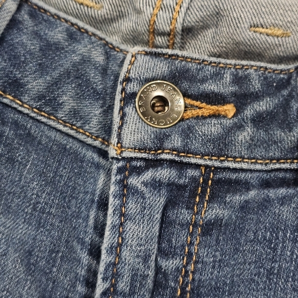 Lucky Brand Lola Bootcut Blue Wash Mid‑Rise Jeans w/ Embroidered Back Pockets 27 - Picture 3 of 14